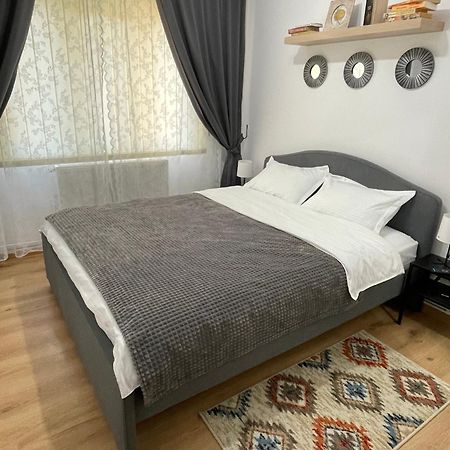 Apartament Cina Husi Extérieur photo